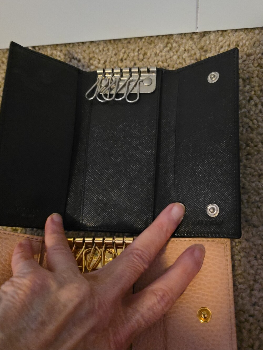 Gucci & Prada 4 SET of Key Holders/ Resellers DREAM/ AWESOME CONDITION! - Picture 2 of 4